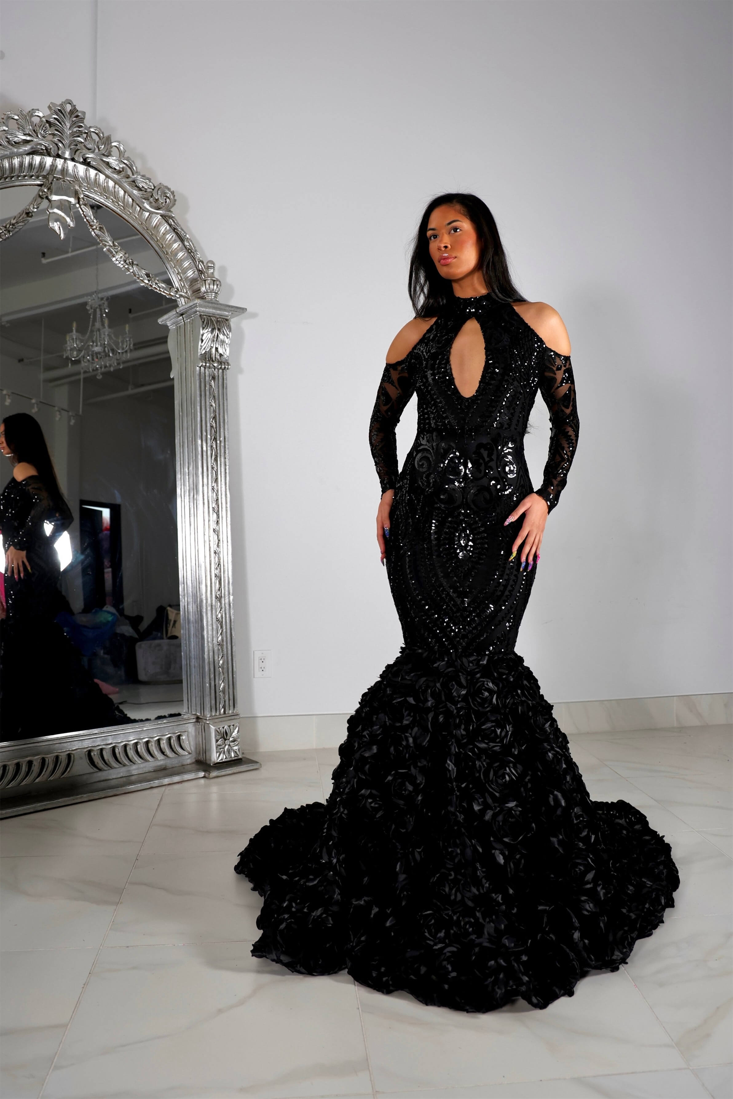 Wunderschönes schwarzes Meerjungfrau-Ballkleid mit langen Ärmeln