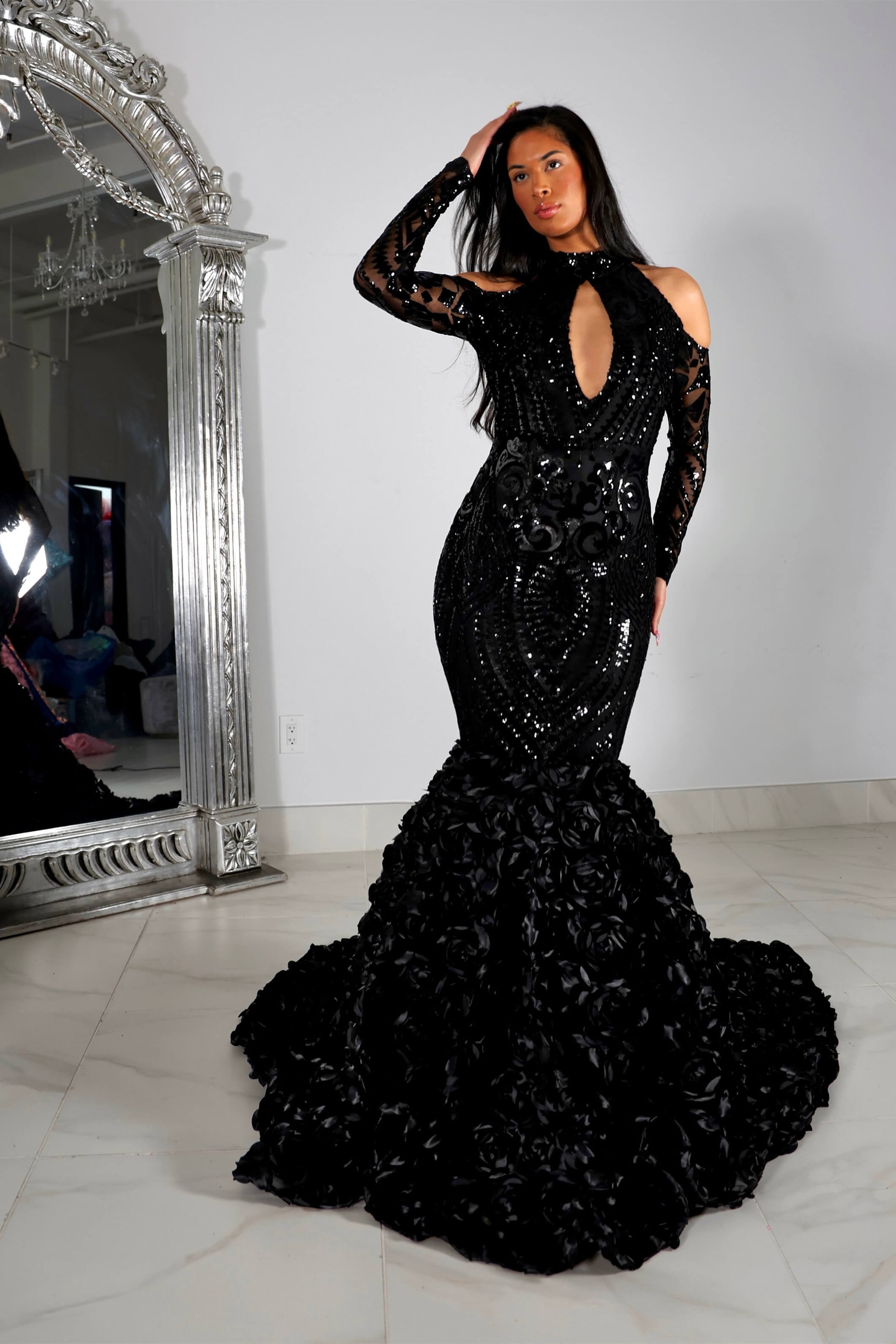 Wunderschönes schwarzes Meerjungfrau-Ballkleid mit langen Ärmeln