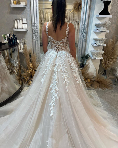 Wunderschönes bodenlanges ärmelloses A-Linien-Brautkleid aus Spitze mit Trägern