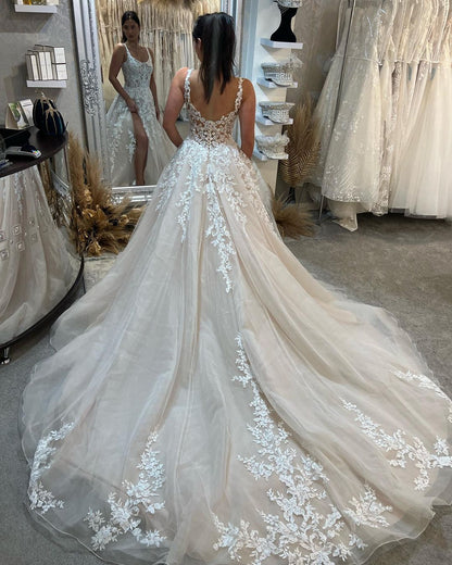 Wunderschönes bodenlanges ärmelloses A-Linien-Brautkleid aus Spitze mit Trägern