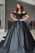 Hermoso vestido de fiesta de satén negro con escote en forma de A, largo hasta el suelo, escote corazón y hombros descubiertos, con cuentas