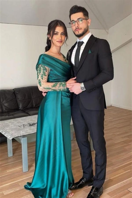 Hermoso vestido de fiesta verde largo con cuentas y mangas largas con abertura