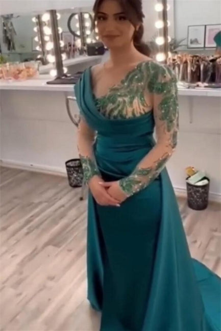 Hermoso vestido de fiesta verde largo con cuentas y mangas largas con abertura