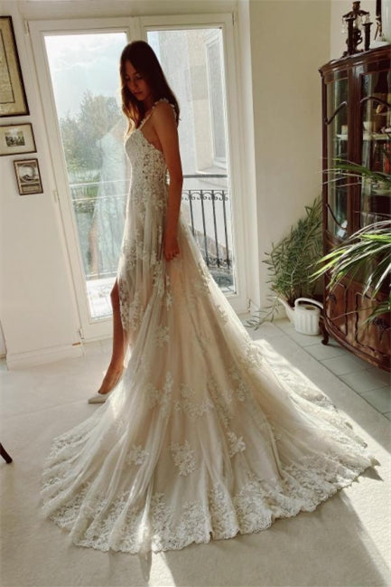 Wunderschönes elfenbeinfarbenes A-Linien-Brautkleid aus Spitze mit Schlitz