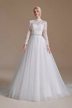 Hermosos vestidos de novia con escote joya, manga larga, corte A y largo hasta el suelo con estampado