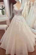 Hermoso vestido de novia largo de tul con apliques de encaje y corte A