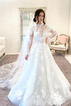Wunderschönes langes A-Linien-Brautkleid mit hohem Halsausschnitt, offener Rückenspitze und Ärmeln