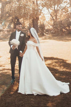 Hermosos vestidos de novia largos de satén con hombros descubiertos y corte A