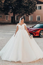 Hermosos vestidos de novia largos de corte A sin mangas y hombros descubiertos con encaje