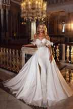Wunderschönes langes A-Linien-Brautkleid mit schulterfreiem Ausschnitt und Applikationen aus Spitze und Satin