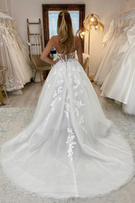 Wunderschönes langes ärmelloses A-Linien-Brautkleid mit Schlitz und Spitze