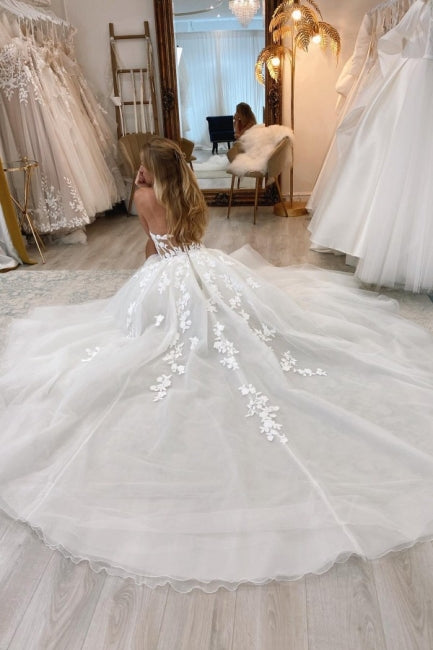 Hermosos vestidos de novia largos de corte A sin mangas con abertura y encaje