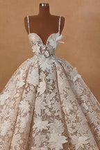 Hermosos vestidos de novia largos de corte A con tirantes finos, apliques de encaje y sin mangas