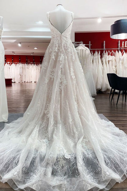 Wunderschönes langes A-Linien-Brautkleid mit Tüllspitze und V-Ausschnitt und offenem Rücken