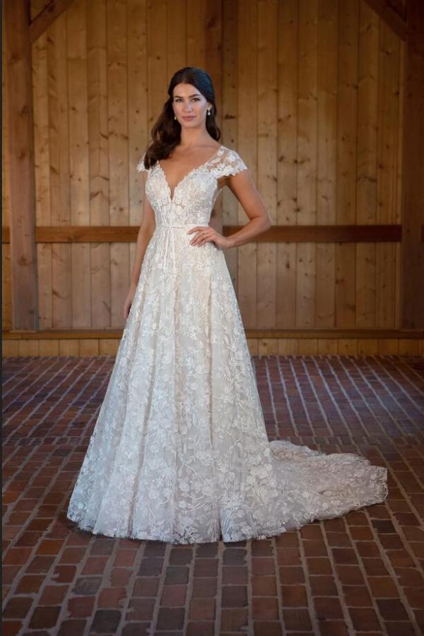 Hermosos vestidos de novia largos de corte A con escote en V y sin mangas con encaje