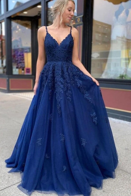 Wunderschönes langes rückenfreies Ballkleid aus Tüll in A-Linie mit V-Ausschnitt und Spitzenapplikationen