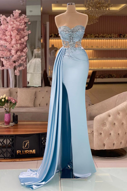 Wunderschönes langes blaues Meerjungfrau-Abendkleid mit ärmelloser Perlenstickerei und Schlitz
