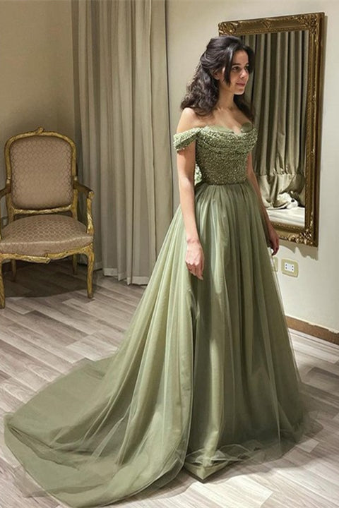 Hermoso vestido de fiesta largo verde de corte A con hombros descubiertos, lentejuelas y cuentas.