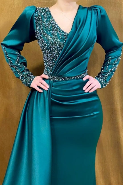 Hermosos vestidos de noche largos de sirena con escote en V verde y cuentas, con mangas largas