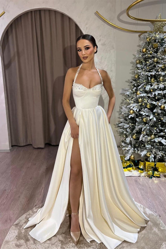 Wunderschönes langes elfenbeinfarbenes A-Linien-Brautkleid mit Neckholder und Perlenbesatz