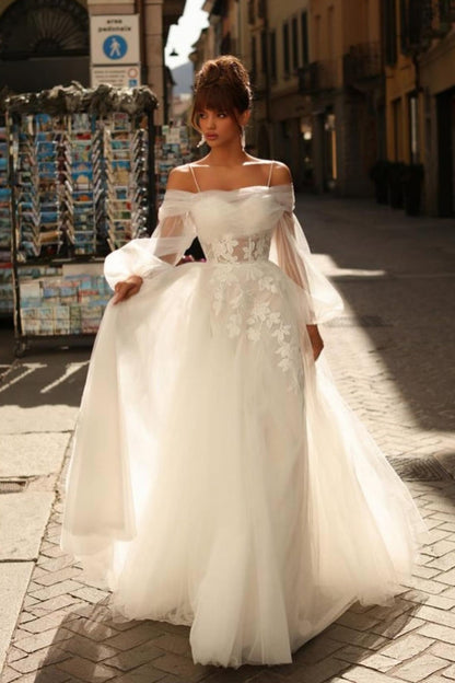 Wunderschönes langes elfenbeinfarbenes A-Linien-Brautkleid mit Spaghettiträgern und Spitze