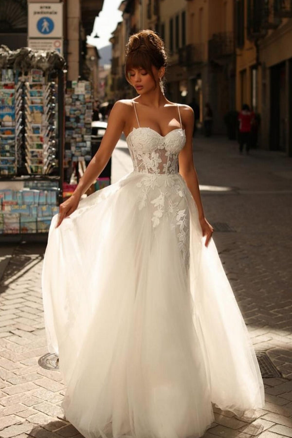 Wunderschönes langes elfenbeinfarbenes A-Linien-Brautkleid mit Spaghettiträgern und Spitze