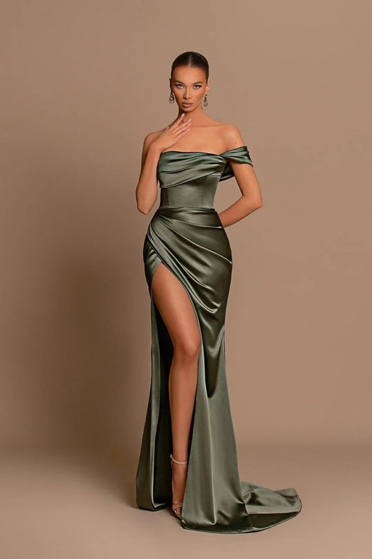 Wunderschönes langes schulterfreies Satin-Ballkleid im Meerjungfrauenstil mit Schlitz