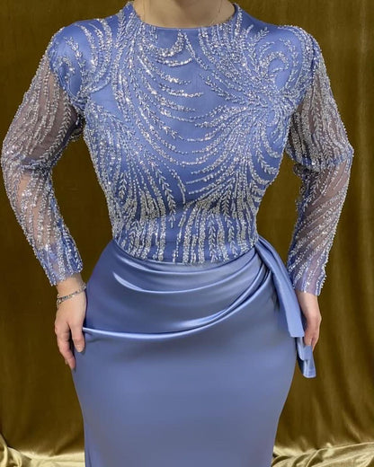 Wunderschönes langes Meerjungfrau-Ballkleid aus Satin mit Perlen