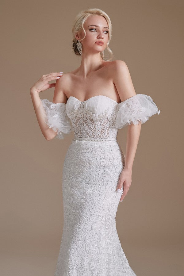 Hermosos vestidos de novia largos de sirena con escote corazón y encaje con mangas desmontables
