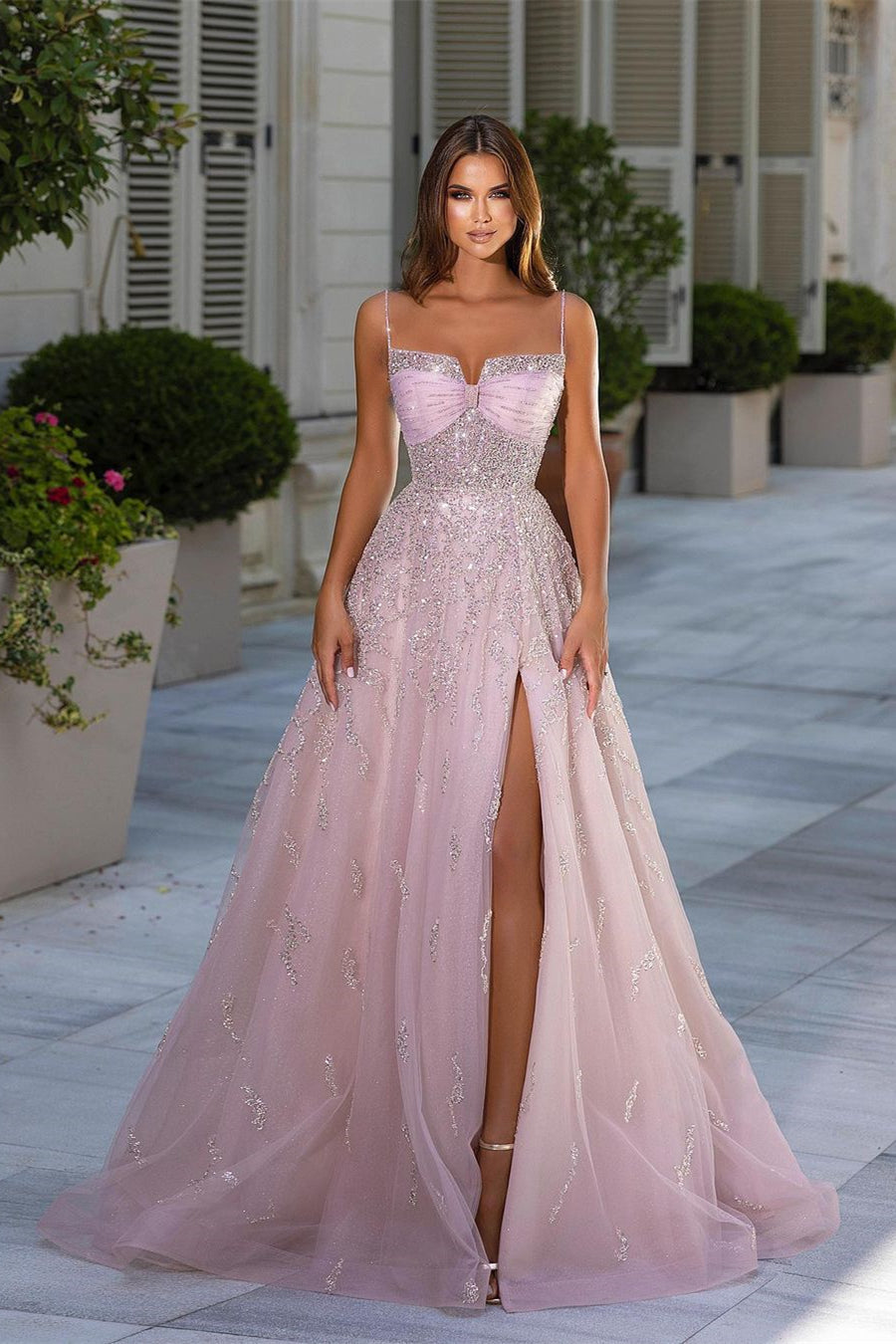 Wunderschönes langes rosa A-Linien-Ballkleid aus Paillettentüll mit Schlitz