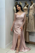 Wunderschönes langes rosa Meerjungfrau-Ballkleid mit Glitzerspitze und Schlitz vorne und langen Ärmeln