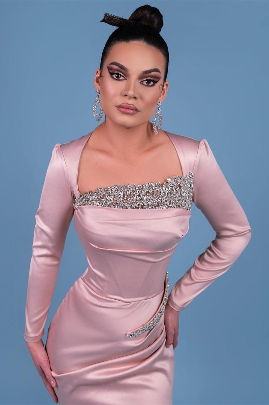 Wunderschönes langes rosa Meerjungfrau-Ballkleid aus Satin mit Strass