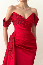 Wunderschönes langes rotes schulterfreies Spitzen-Ballkleid im Meerjungfrauenstil