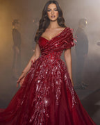 Wunderschönes langes rotes A-Linien-Ballkleid mit Herzausschnitt und Feder