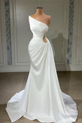 Wunderschönes langes weißes A-Linien-Brautkleid mit ärmeln und Perlen