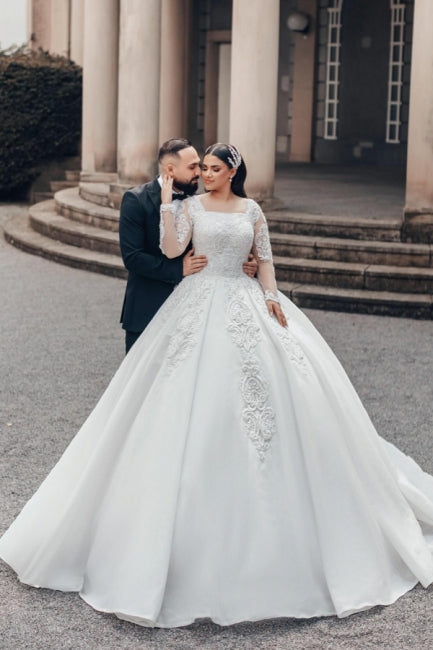Wunderschönes langes weißes A-Linien-Brautkleid aus Spitze mit quadratischem Ausschnitt und langen Ärmeln
