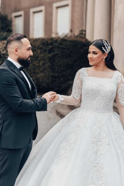 Wunderschönes langes weißes A-Linien-Brautkleid aus Spitze mit quadratischem Ausschnitt und langen Ärmeln