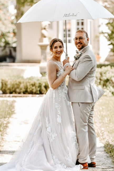 Wunderschönes langes weißes ärmelloses A-Linien-Brautkleid mit V-Ausschnitt und Spitze