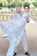 Wunderschönes langes weißes ärmelloses A-Linien-Brautkleid mit V-Ausschnitt und Spitze