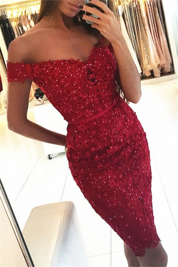 Hermosos vestidos de fiesta cortos de encaje con hombros descubiertos y corte sirena