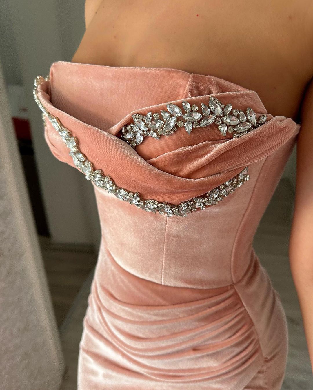 Hermoso vestido de fiesta de sirena sexy sin mangas con cristales y abertura