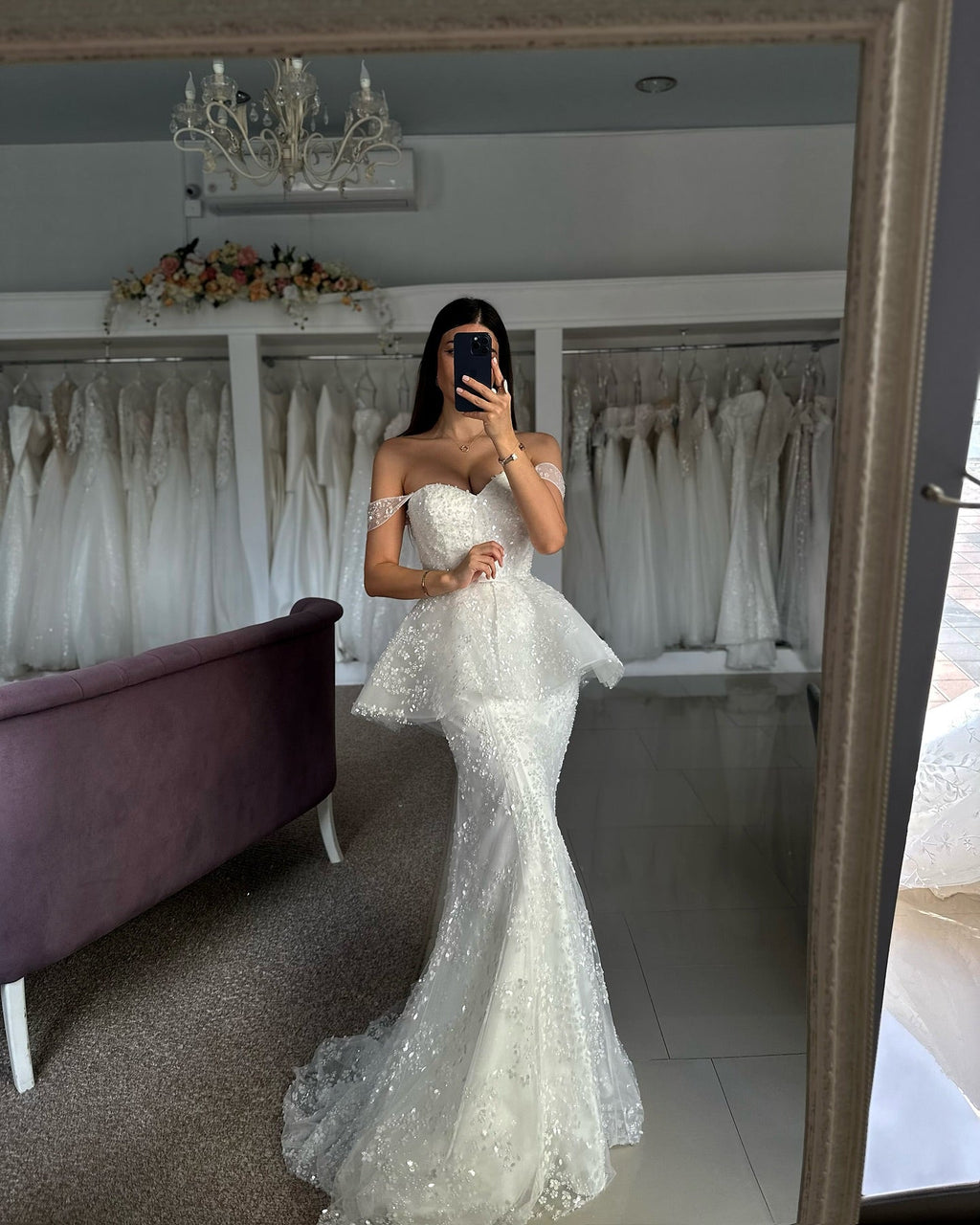 Wunderschöne Meerjungfrau Tüll Spitze Herzausschnitt Ärmelloses Weißes Brautkleid Mit Applikationen