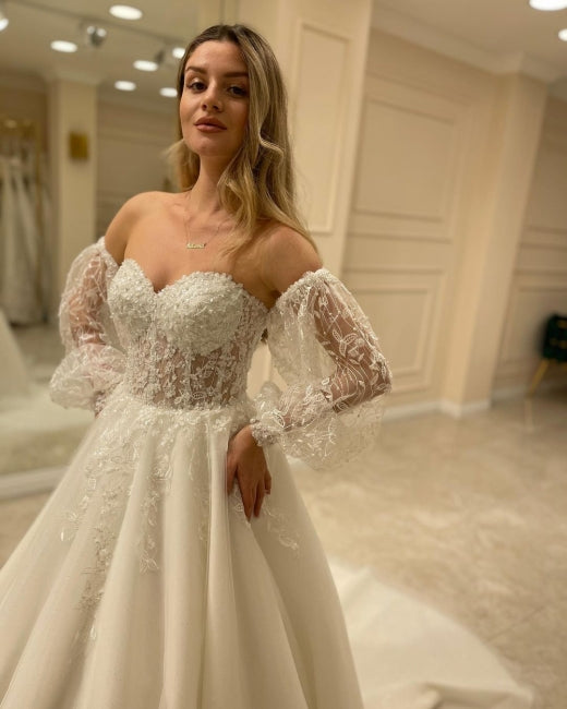 Hermosos vestidos de novia de corte A con hombros descubiertos y encaje