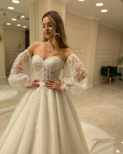 Hermosos vestidos de novia de corte A con hombros descubiertos y encaje