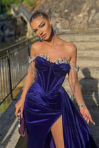 Wunderschönes schulterfreies Meerjungfrau-Ballkleid mit Glitzer und Schlitz vorne