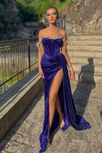 Wunderschönes schulterfreies Meerjungfrau-Ballkleid mit Glitzer und Schlitz vorne