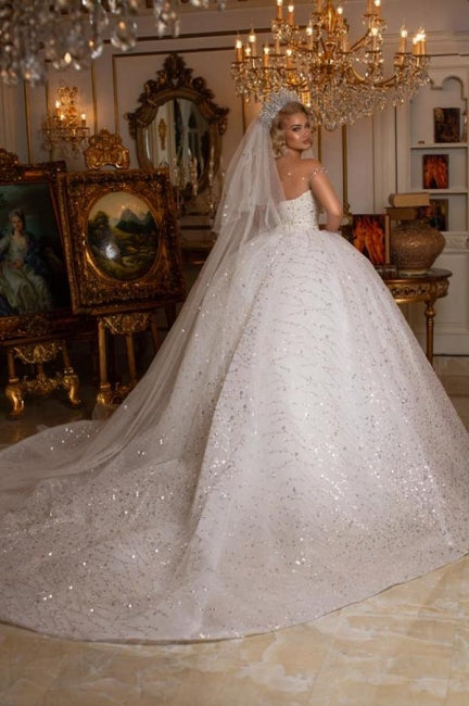 Wunderschönes schulterfreies, ärmelloses Ballkleid mit Herzausschnitt und Glitzer