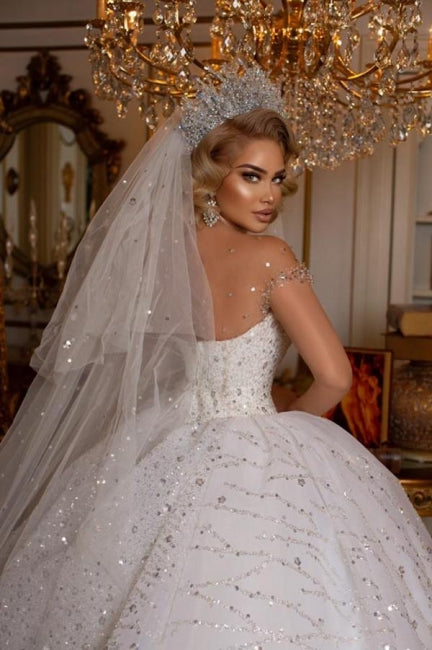 Wunderschönes schulterfreies, ärmelloses Ballkleid mit Herzausschnitt und Glitzer