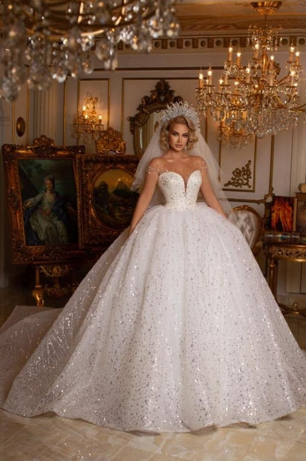 Wunderschönes schulterfreies, ärmelloses Ballkleid mit Herzausschnitt und Glitzer