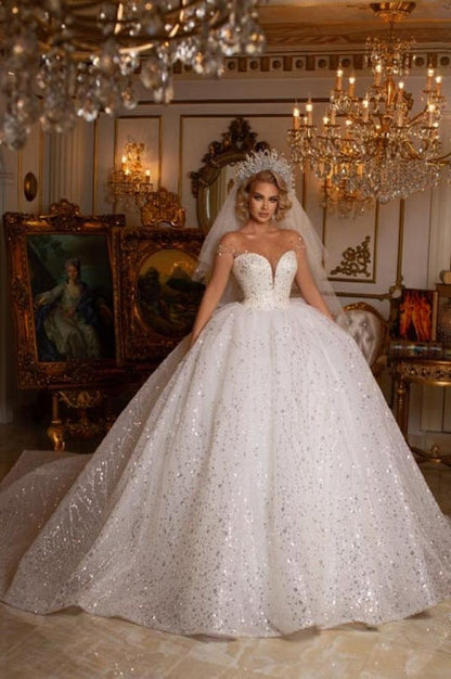 Wunderschönes schulterfreies, ärmelloses Ballkleid mit Herzausschnitt und Glitzer